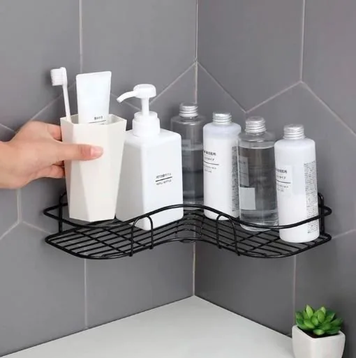 Eckregal in der Dusche an Fliesen