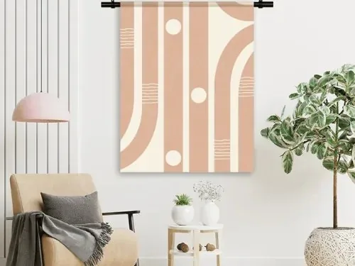 Stoff-Wandbehang an der Wand im Wohnzimmer