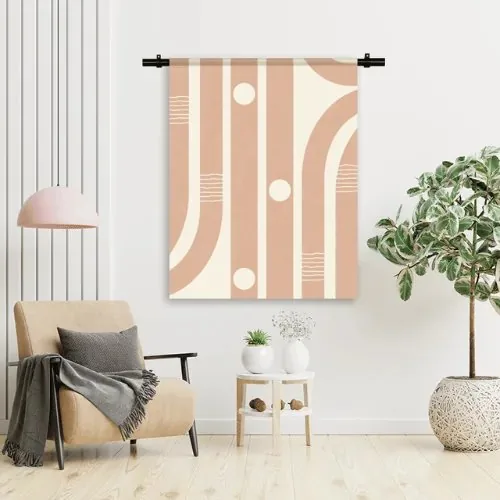 Wandteppich an einer Stange im Wohnzimmer